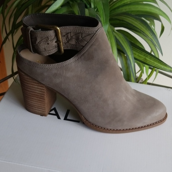 ALDO ADRAYNIA BLOCK-HEEL ANKLE STRAP PUMPS, TAUPE - Picture 2 of 2